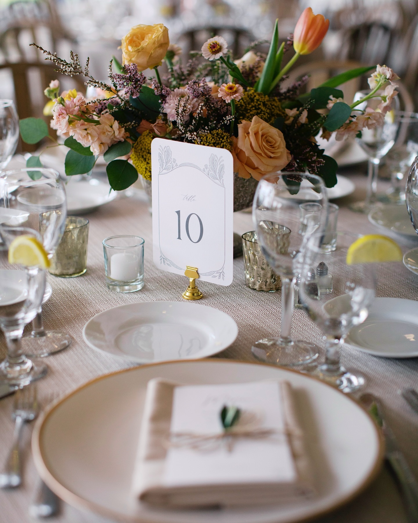 The tablescape of our dreams 💛

•
•
•

#presidio #presidiogolfcourse #sanfrancisco #wedding #weddingvenue #sfwedding #photography #married #bestdayever