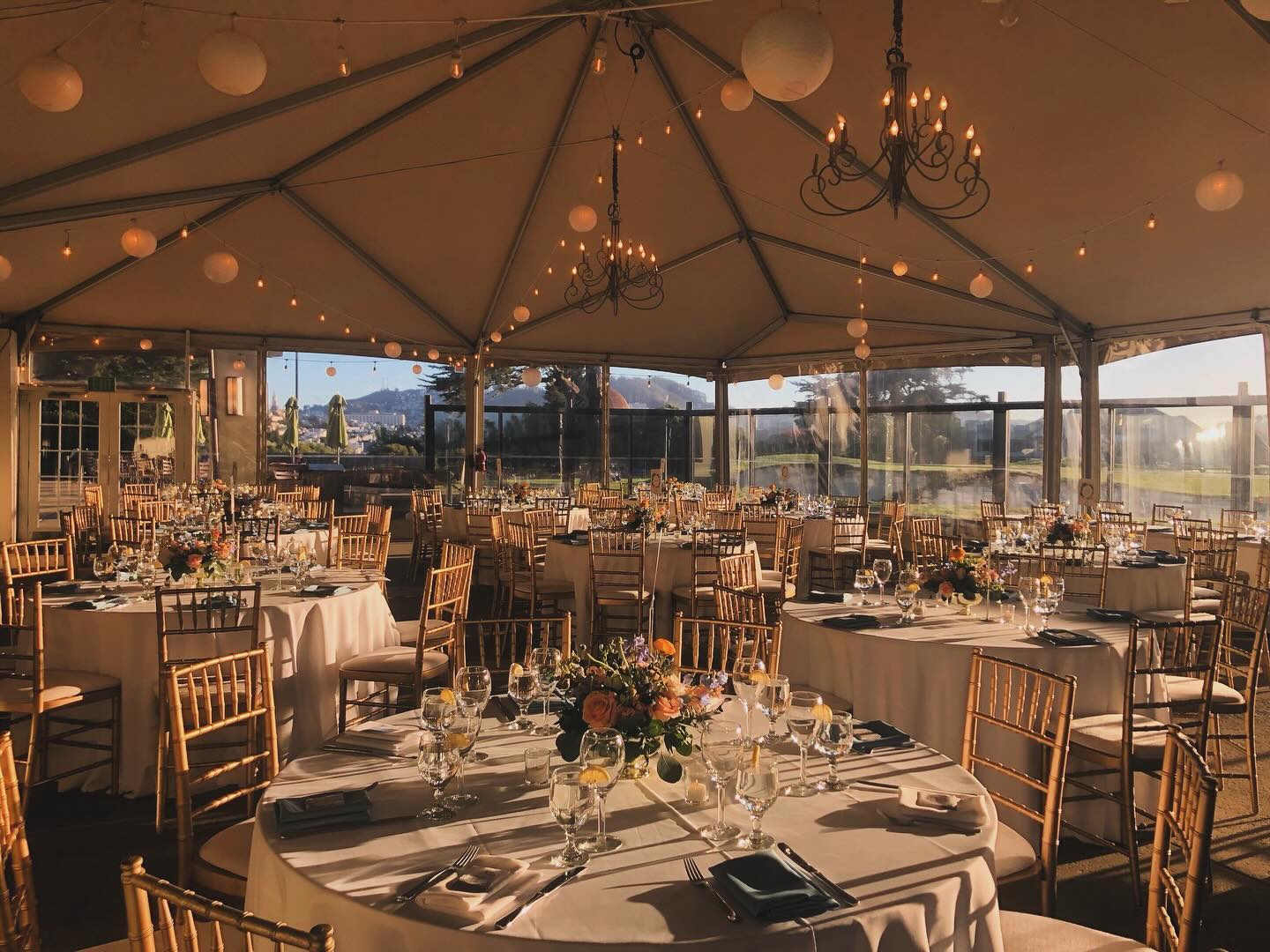 We can’t get enough of the sunsets 🌅 our Tented Terrace decorated for a wedding at Golden Hour ☀️ 

#sunsetwedding #golfcoursewedding #goldenhourwedding #weddingdecor #reception #sfweddings #sanfranciscowedding #sfvenue #sfweddingvenue